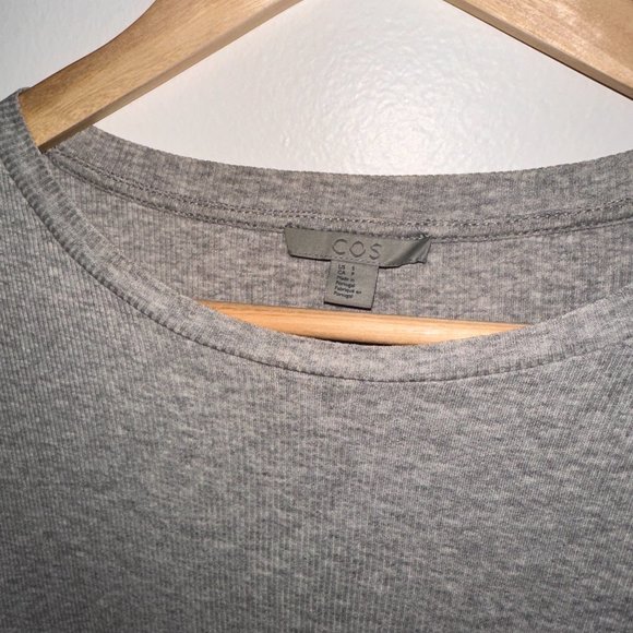 COS short-sleeved jersey dress - Picture 2 of 3